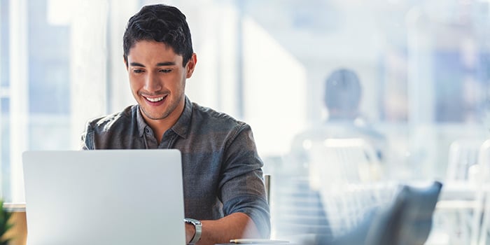 employee offers regular feedback on good communication skills