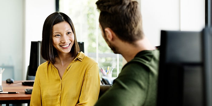 Manager writes out negative employee feedback to evaluate approach